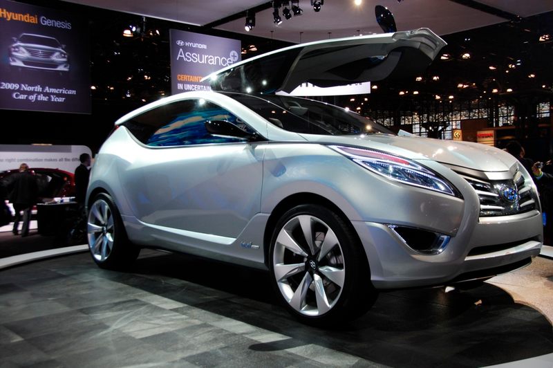 Illustration for article titled Hyundai Nuvis Concept: Hybrid Blue Drive Gives It Wings
